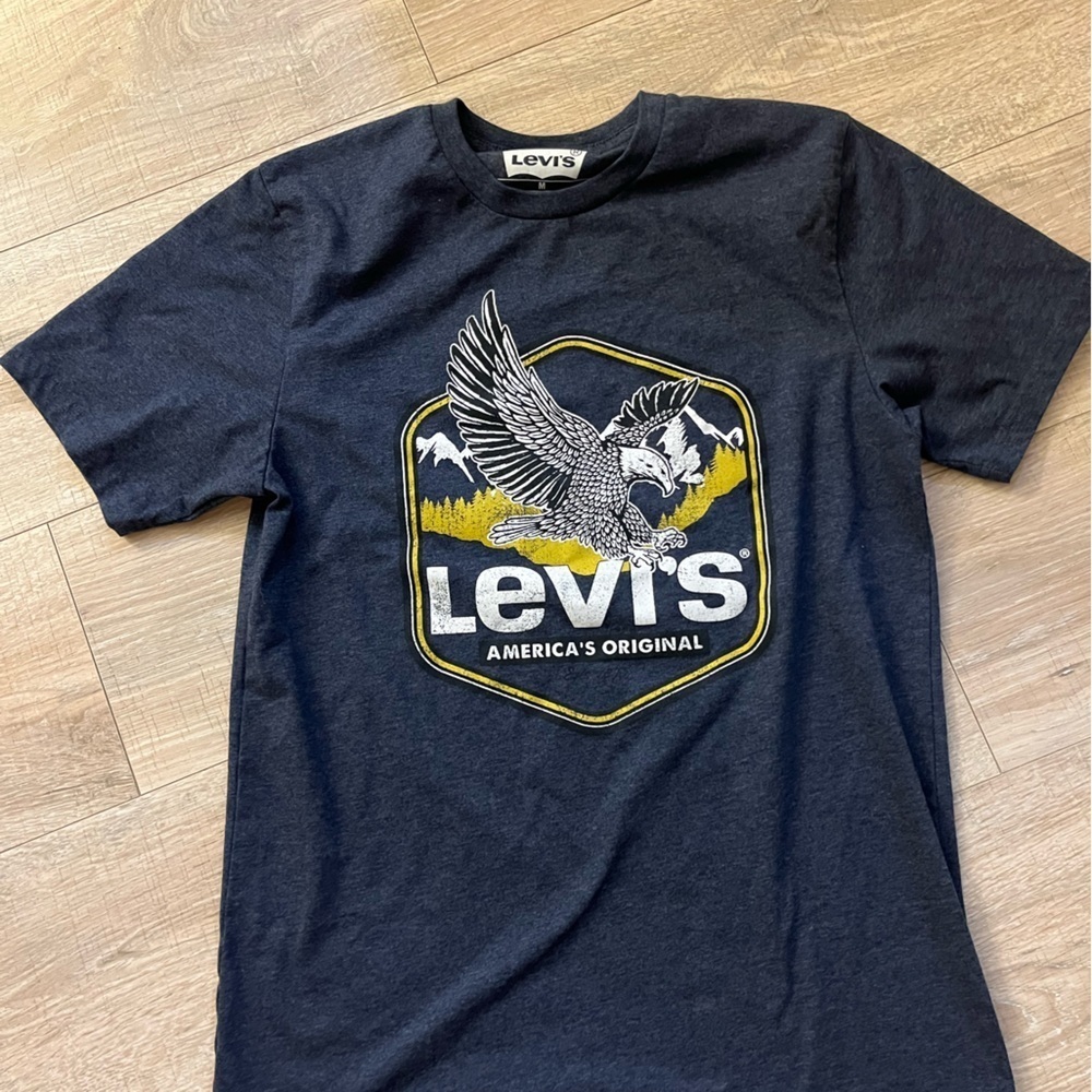 Levi’s Eagle Tee Shirt Medium